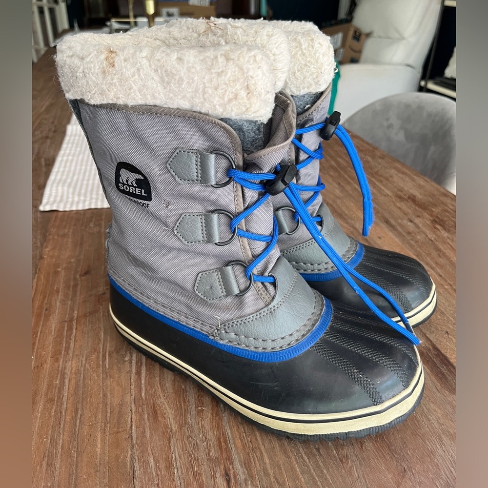 Youth Sorel winter boots sz 5